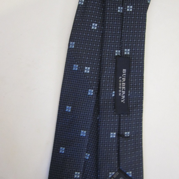 Burberry Men's 100% Silk Tie - Picture 3 of 5
